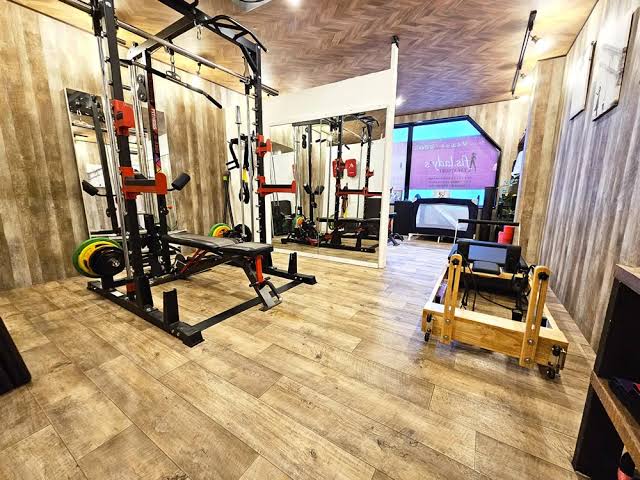 fis lady’s 高槻店の店内