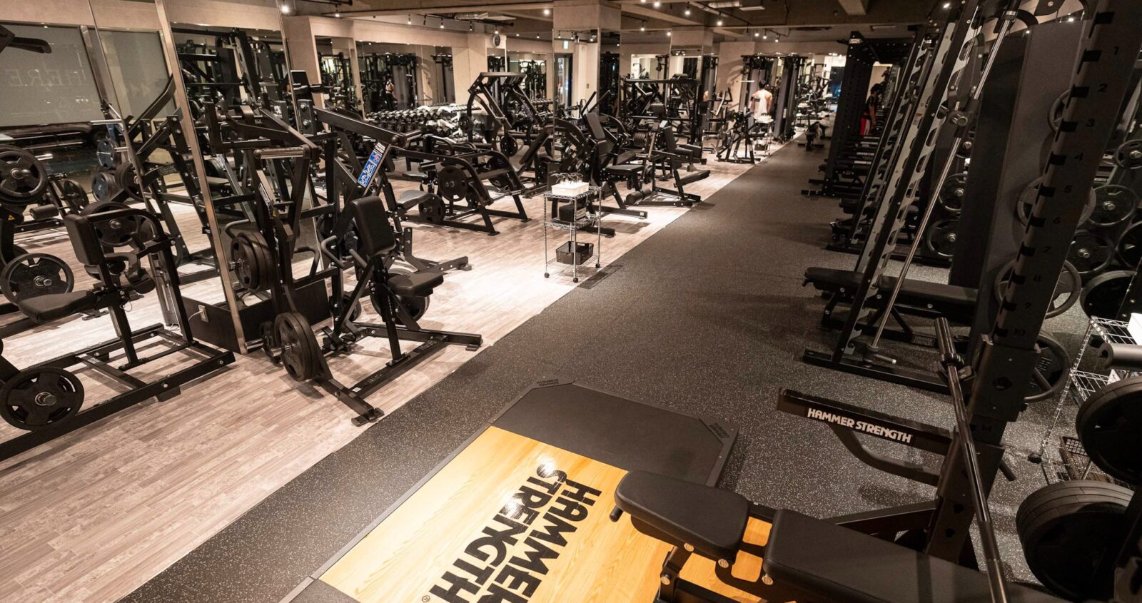 堺エリア最大級｜マシン100台以上の24時間ジム